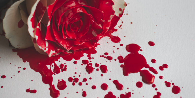 ANNA DRESSED IN BLOOD BY KENDARE BLAKE